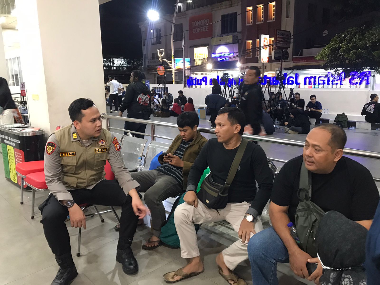 POLDA METRO JAYA GERAK CEPAT LAKSANAKAN TRAUMA HEALING DAN PENYELIDIKAN INTENSIF PASCA LEDAKAN SMAN 72 JAKARTA UTARA