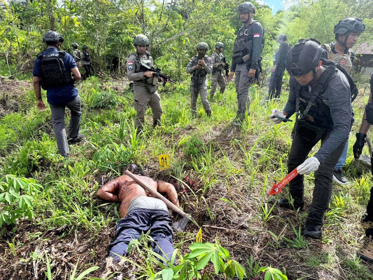 Respon Cepat Penemuan Mayat Pekerja Bangunan di Yahukimo, Satgas Ops Damai Cartenz dan Polres Yahukimo Lakukan Evakuasi