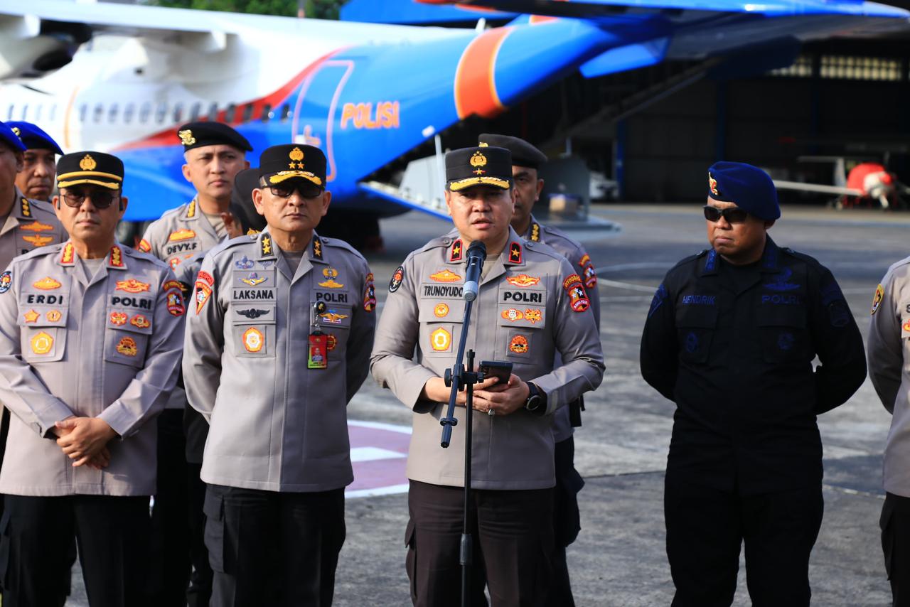 Polri Kerahkan Pesawat CN dan Fokker untuk Distribusi Logistik ke Aceh, Sumut, dan Sumbar