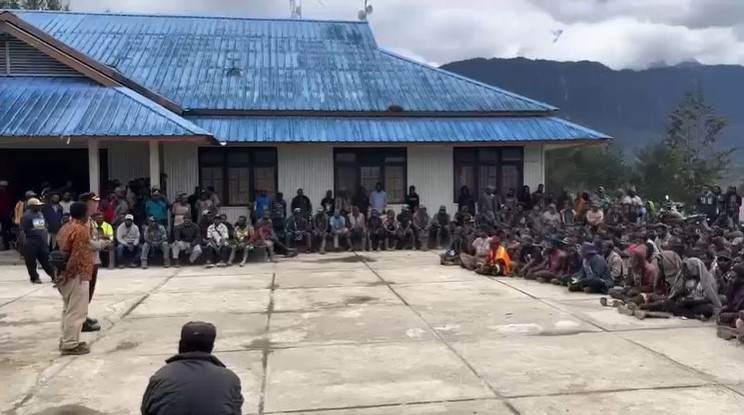 Aparat Gabungan Satgas Ops Damai Cartenz bersama Polres Puncak Amankan Aksi Masyarakat di Ilaga, Situasi Berlangsung Aman dan Kondusif
