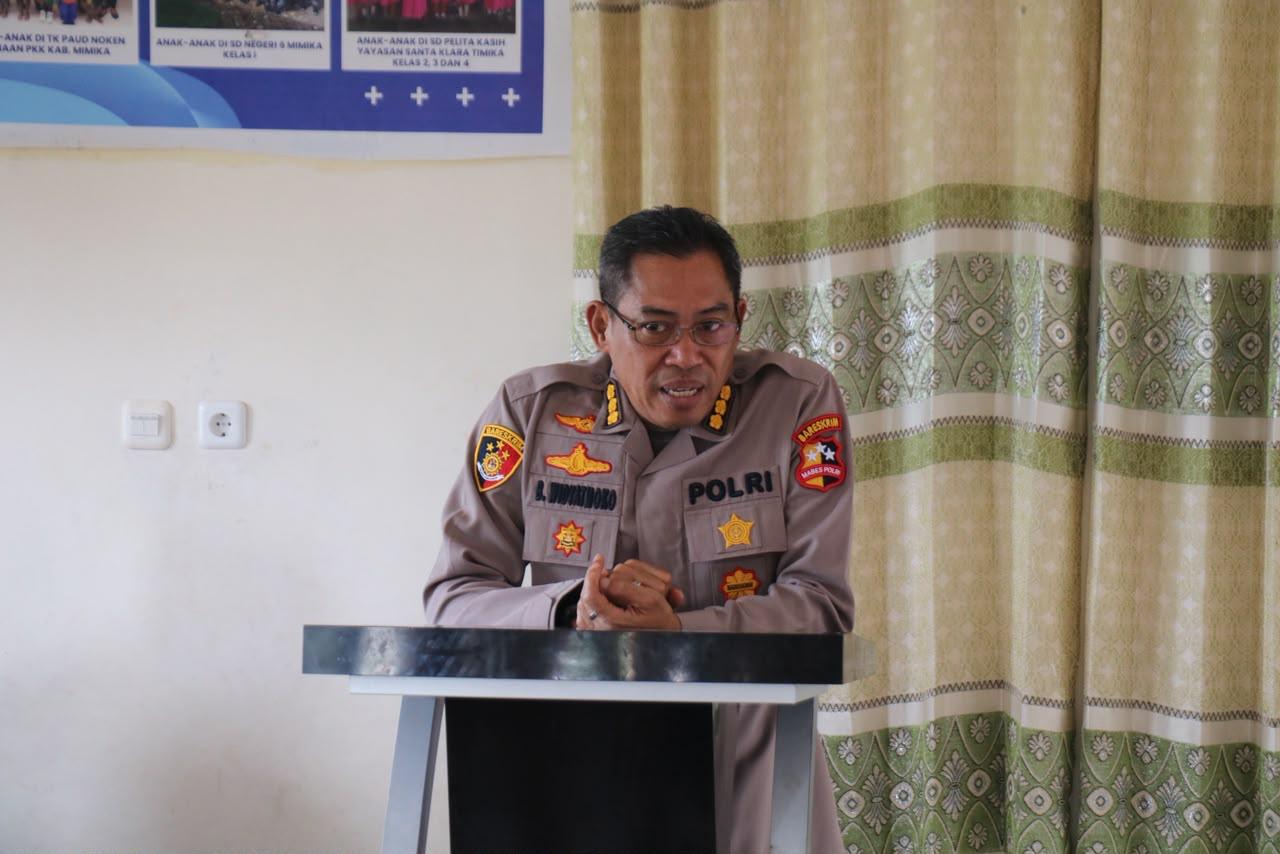 Momentum Hari Bhayangkara ke-80, Satgas Ops Damai Cartenz Pererat Kedekatan dengan Masyarakat Lewat Bakti Sosial